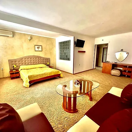 ホテル Family The Golden Fish 3*