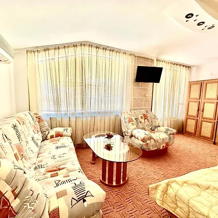 Хотел Family The Golden Fish 3*